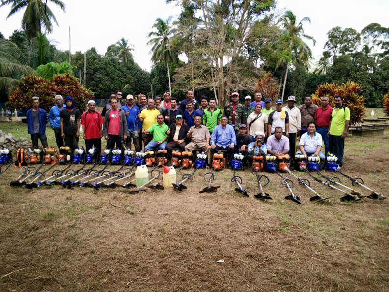 Penanaman Pokok Sempena Gotong - Royong Kelab Rukun Tetangga.jpg