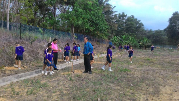 Penanaman Anak Pokok Oleh Pelajar SRJK (C) Pulai Sempena Hari Hutan Antarabangsa Ke-45 Di Gua Musang