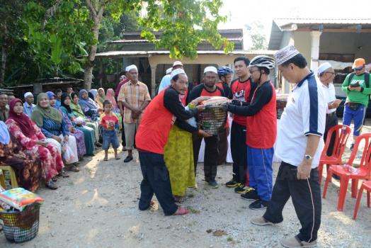 Kayuhan Amal Ketua Jajahan Pasir Mas Bersama Masyarakat Daerah Penggawa Daerah Alor Pasir Pada 30 Mac 2016 (Rabu)