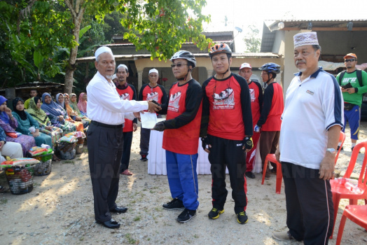 Kayuhan Amal Ketua Jajahan Pasir Mas Bersama Masyarakat Daerah Penggawa Daerah Alor Pasir Pada 30 Mac 2016 (Rabu)