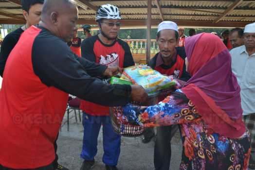 Kayuhan Amal Ketua Jajahan Pasir Mas Bersama Masyarakat Daerah Penggawa Daerah Alor Pasir Pada 30 Mac 2016 (Rabu)