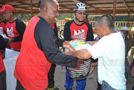 Kayuhan Amal Ketua Jajahan Pasir Mas Bersama Masyarakat Daerah Penggawa Daerah Alor Pasir Pada 30 Mac 2016 (Rabu)