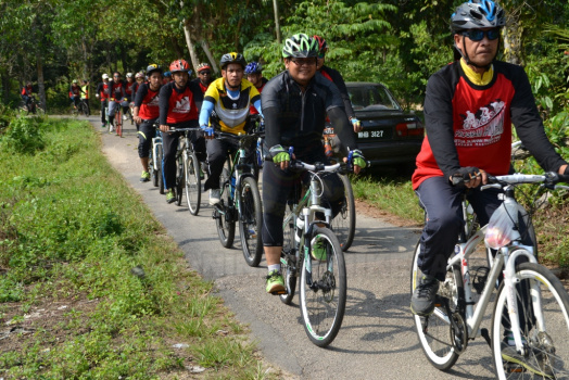Kayuhan Amal Ketua Jajahan Pasir Mas Bersama Masyarakat Daerah Penggawa Daerah Alor Pasir Pada 30 Mac 2016 (Rabu)