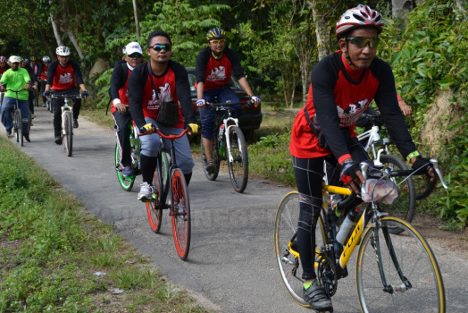Kayuhan Amal Ketua Jajahan Pasir Mas Bersama Masyarakat Daerah Penggawa Daerah Alor Pasir Pada 30 Mac 2016 (Rabu)