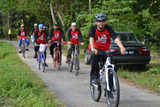 Kayuhan Amal Ketua Jajahan Pasir Mas Bersama Masyarakat Daerah Penggawa Daerah Alor Pasir Pada 30 Mac 2016 (Rabu)