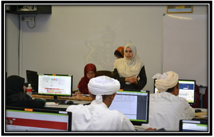 Taklimat mengenai tatacara penggunaan sistem SIMPENI oleh Puan Farhana binti Zainol Abidin, (Penolong Pengarah Bahagian Pengurusan Maklumat, JAKIM)
