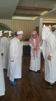 Keberangkatan YTM Tengku Mahkota ke Pameran ‘Assalamualaikum Ayyuha Nabi’ disambut oleh warga kerja pameran, diiringi sama oleh YB Sahibul Samahah Dato’ Mufti Negeri Kelantan