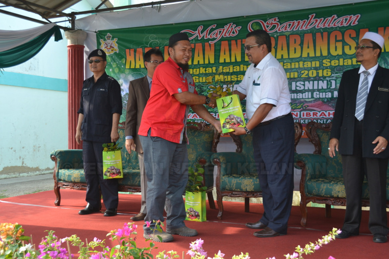 Program Hari Hutan Antarabangsa Ke-45 Peringkat PHJKS (50) - Program Hari Hutan Antarabangsa Ke-45 Peringkat PHJKS (50).JPG Program Hari Hutan Antarabangsa Ke-45 Peringkat PHJKS (50).JPG