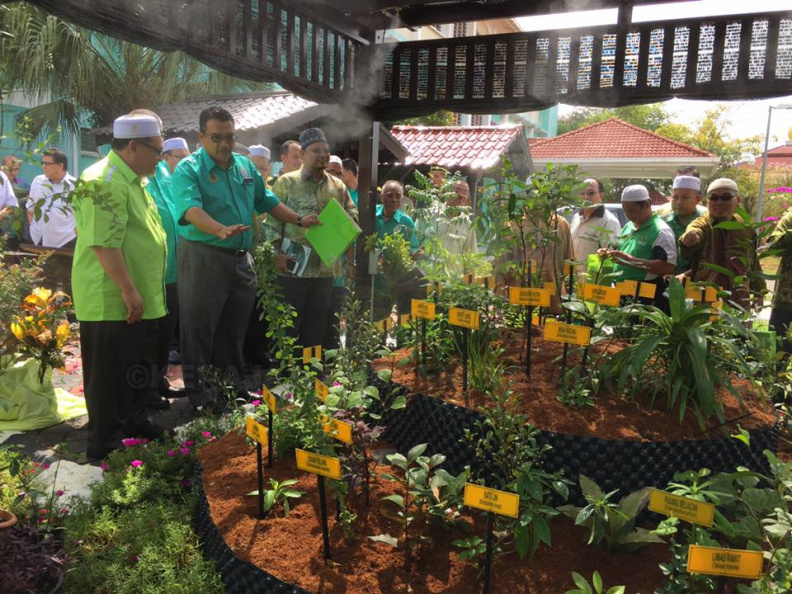 Majlis Sambutan Hari Hutan Antarabangsa Kali Ke-45 (32) - Majlis Sambutan Hari Hutan Antarabangsa Kali Ke-45 (32).jpg Majlis Sambutan Hari Hutan Antarabangsa Kali Ke-45 (32).jpg