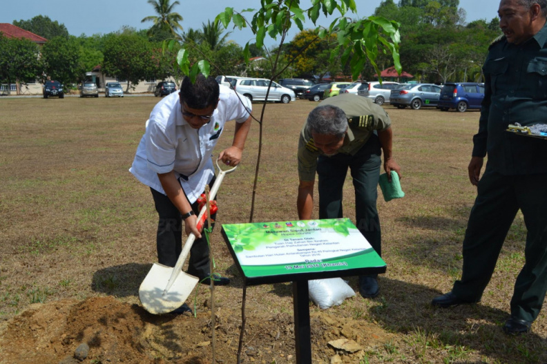 Majlis Sambutan Hari Hutan Antarabangsa Kali Ke-45 (59) - Majlis Sambutan Hari Hutan Antarabangsa Kali Ke-45 (59).jpg Majlis Sambutan Hari Hutan Antarabangsa Kali Ke-45 (59).jpg