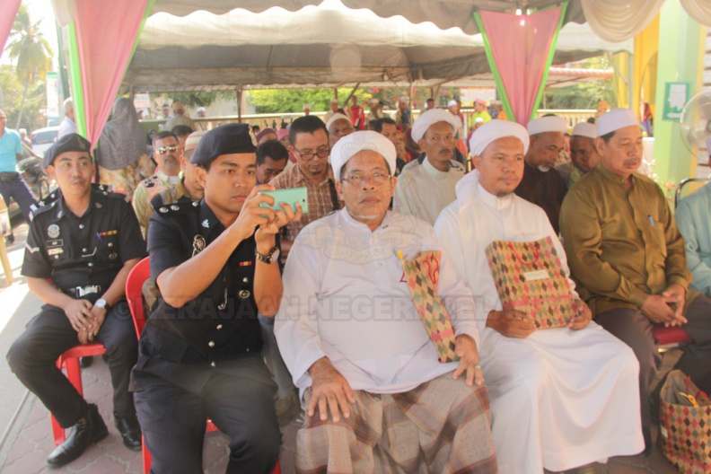 PROGRAM DO BERSAMA MASYARAKAT DAERAH KUBANG SEPAT
PADA 4 MEI 2016
DI MASJID MUKIM SAKAR, KG TAL 7
JAM 8:30 PAGI
PERASMIAN OLEH KETUA JAJAHAN IMG_5043.JPG
