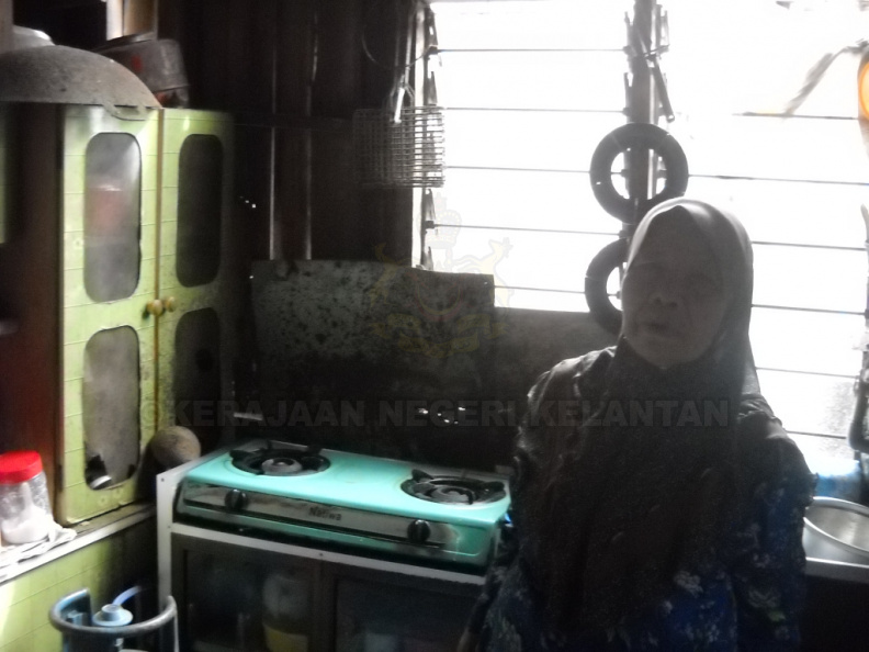 MAJLIS PENYAMPAIAN BANTUAN SUMBANGAN MAJLIS ORANG-ORANG BESAR NEGERI KELANTAN BAGI JAJAHAN PASIR MAS PADA 29 MEI 2016.
SERAMAI 15 PENERIMA DARI 3 DAERAH PENGGAWA.
5 ORANG DAERAH GUAL PERIOK
5 ORANG DAERAH BUNUT SUSU
5 ORANG DAERAH RANTAU PANJANG HASNAH ABDULLAH (6).JPG