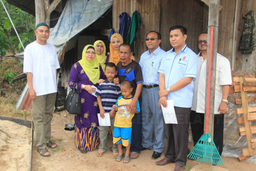 MAJLIS PENYAMPAIAN BANTUAN SUMBANGAN MAJLIS ORANG-ORANG BESAR NEGERI KELANTAN BAGI JAJAHAN PASIR MAS