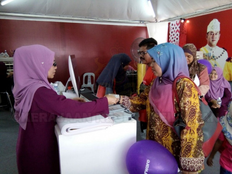 Sambutan yang amat menggalakkan daripada orang ramai untuk berwakaf bersama Waqaf Tunai MAIK-06-27-2016