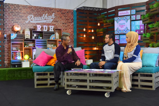 Sesi wawancara khas mengenai pendidikan MAIK bersama Yang Berusaha Dr Nik Mohd Azlan Abd Hadi dalam rancangan Nasi Lemak Kopi O TV9. (Copy)