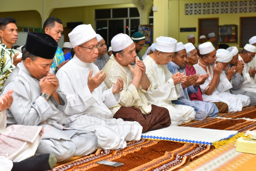 Jemaah Yang Hadir Menunaikan Solat Tarawih Bersama Kebawah Duli Yang Maha Mulia Sultan Muhammad V