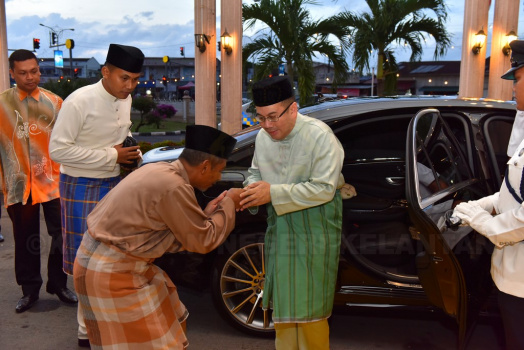 Keberangkatan tiba Yang Teramat Mulia Tengku Mahkota Kelantan ke Majlis Berbuka Puasa Bersama Para Imam dan Bilal