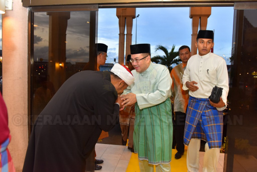 Keberangkatan tiba Yang Teramat Mulia Tengku Mahkota Kelantan ke Majlis Berbuka Puasa