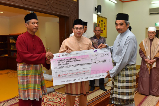 Pengurniaan Sumbangan Kepada Badan-Badan Kebajikan Negeri Kelantan disempurnakan oleh Yang Teramat Mul