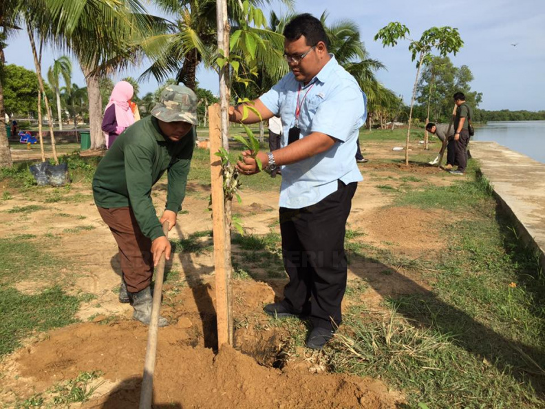 Program Penghijauan Dan Pengindahan Bandar Tumpat (2) - Program Penghijauan Dan Pengindahan Bandar Tumpat (2).jpg Program Penghijauan Dan Pengindahan Bandar Tumpat (2).jpg