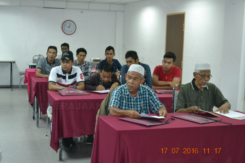 Kursus Kerja-Kerja Pembangunan Dan Operasi Hutan Kepada Pihak Swasta (5) - Kursus Kerja-Kerja Pembangunan Dan Operasi Hutan Kepada Pihak Swasta (5).JPG Kursus Kerja-Kerja Pembangunan Dan Operasi Hutan Kepada Pihak Swasta (5).JPG