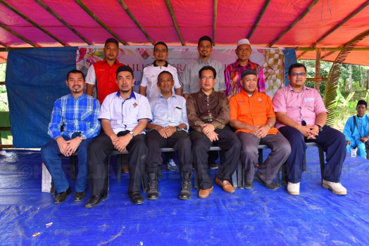 YABrs. Dr. Timbalan Yang Dipertua, MAIK bersama YM Ketua Jajahan Gua Musang bergambar bersama dif-dif jemputan