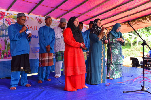 Persembahan nasyid oleh Guru Agama Orang Asli, MAIK