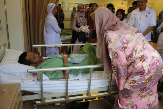 2016 / Lawatan YBM Tengku Temenggong Kelantan dan YM Tengku Puan Temenggong Kelantan Ke Hospital Gua Musang dan Pengurniaan Sumbangan Kepada Pesakit-Pesakit di Hospital Gua Musang pada 21 September 2016