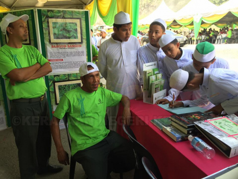 Penanaman Pokok di Jedok (33)