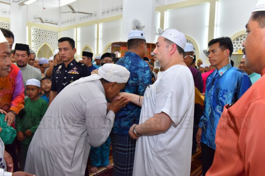 KEBAWAH DULI YANG MAHA MULIA SULTAN MUHAMMAD V BERS