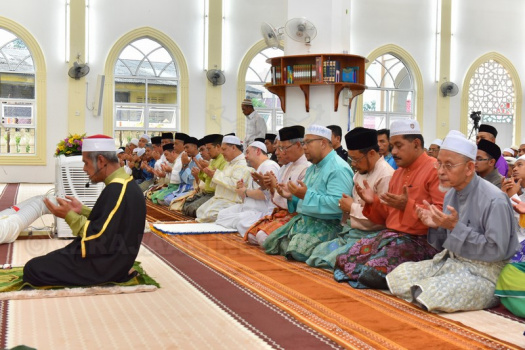 KEBAWAH DULI YANG MAHA MULIA SULTAN MUHAMMAD V DAN 