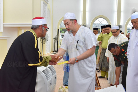 KEBAWAH DULI YANG MAHA MULIA SULTAN MUHAMMAD V MENG