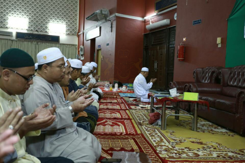 YAB Ustaz Dato' Bentara Kanan ketika hadir menyampaikan Tausiat Ramadhan di Majlis Tadarus Bersama Warga YIK petang tadi. Majlis dimulai dengan kupasan teks tadarus yang disampaikan oleh YB Dato' Dr Johari Mat, Ahli Dewan Negara. 3.jpg