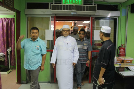 YAB Ustaz Dato' Bentara Kanan Menteri Besar Kelantan Menziarahi Anak-anak Tahfiz Mangsa Kemalangan Maut