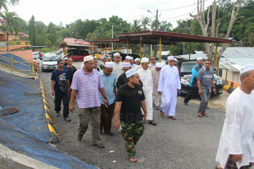 YAB Ustaz Dato' Bentara Kanan Menteri Besar Kelantan Menziarahi Anak-anak Tahfiz Mangsa Kemalangan Maut