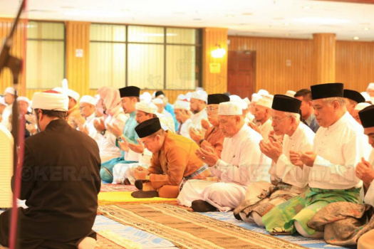 Majlis Berbuka Puasa dan Solat Terawih YMM Pemangku Raja Kelantan Bersama Ulama', Imam, Bilal, Guru-Guru Pondok dan Kakitangan Masjid