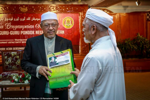 Majlis Penyampaian Sumbangan Kewangan kepada Guru-guru Pondok