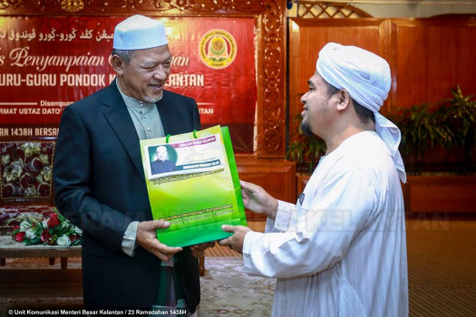 Majlis Penyampaian Sumbangan Kewangan kepada Guru-guru Pondok