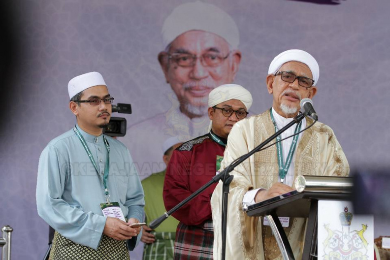 Majlis Perasmian Ijtima' Antarabangsa Perpaduan Ummah Kali Ke-4 Rantau Asia disempurnakan oleh YB Dato' Seri Tuan Guru Hj Abdul Hadi Awang, Naib Presiden Kesatuan Ulamak Islam Sedunia di Dataran Stadium Sultan Muhammad IV. Aluan dalam majlis perasmian berkenaan telah disampaikan oleh YAB Ustaz Dato' Bentara Kanan Menteri Besar Kelantan. Ijtima' kali ini mengangkat tema 'Pertahankan Islam'. 12.jpg