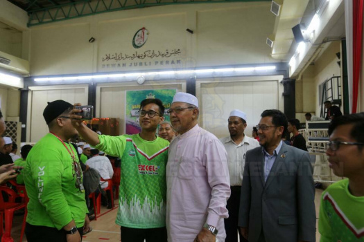 Slot Momen Menteri Besar Bersama Sukarelawan Ijtimak