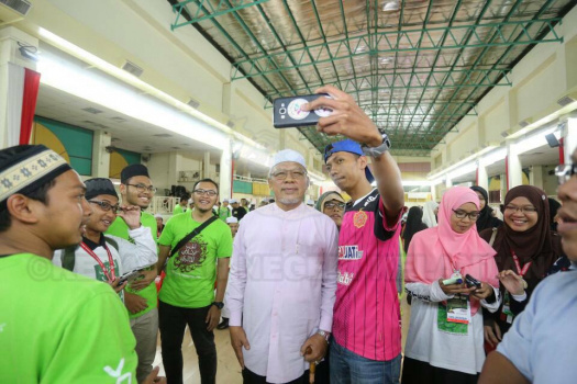 Slot Momen Menteri Besar Bersama Sukarelawan Ijtimak