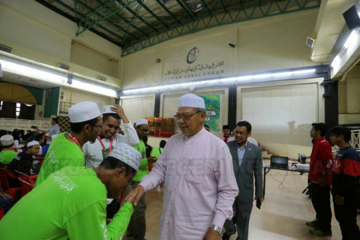 Slot Momen Menteri Besar Bersama Sukarelawan Ijtimak
