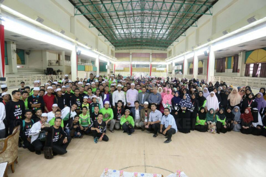 Slot Momen Menteri Besar Bersama Sukarelawan Ijtimak