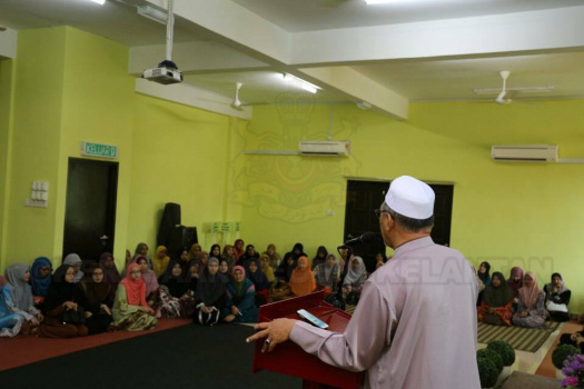 Penyampaian Sumbangan IPTA