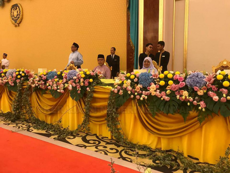 YAB Ustaz Dato' Bentara Kanan Menteri Besar Kelantan bersama Datin Bentara Kanan menghadiri Majlis Jamuan Tea Diraja Sempena Sambutan Ulang Tahun Hari Keputeraan Rasmi Seri Paduka Baginda Yang Di-Pertuan Agong XV Sultan Muhammad V di Istana Negara.
3.jpg