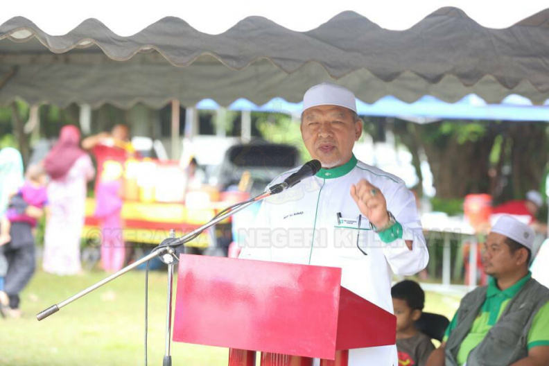 YAB Ustaz Dato' Bentara Kanan Menteri Besar Kelantan yang juga Adun Pasir Pekan hadir memeriahkan suasana Cakna Rakyat Dun Pasir Pekan serta merasmikan majlis berkenaan. Turut bersama Datin Bentara Kanan dan pimpinan peringkat Majlis Tindakan Dun berkenaan. Pelbagai aktiviti yang berlangsung sangat menarik dan menghangatkan suasana Cakna Rakyat tersebut. 17.jpg
