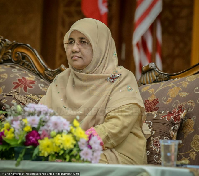 YAB Ustaz Dato’ Bentara Kanan Menteri Besar Kelantan sewaktu menyampaikan ucapan perasmian di Sambutan Hari Yayasan Islam Kelantan (YIK) 2017 di PUTIK menyebut:
“Bermula 2018, insyaallah sebuah Sekolah tahfiz untuk pelajar-pelajar perempuan akan dibuka di Beta Hulu iaitu Maahad Tahfiz Al-Quran Darul Saadah Lilbanat. Selepas itu akan disusuli pula dengan sebuah sekolah tahfiz lagi di Tualang Tinggi, Selising Pasir Puteh.”
Penekanan kerajaan negeri kepada pembinaan manusiawi melalui sistem pendidikan Islam dan Al-Quran yang ampuh sentiasa digiatkan di negeri Serambi Mekah sejak awal mentadbir pada tahun 1990.
Sehingga kini, YIK yang mempunyai 90 buah sekolah sentiasa membuat peningkatan dari tahun ke tahun khususnya dalam aspek akademik. Pada tahun 2016, sekolah-sekolah YIK telah menunjukkan peningkatan yang ketara dengan pencapaian seramai 286 pelajar memperolehi 11A berbanding 131 pelajar sahaja pada tahun 2015 dalam penilaian PT3. Begitu juga peningkatan dalam peperiksaan SMU dan STAM dengan peningkatan peratus kepada 91.24% berbanding 84.73% bagi tahun 2015 ini termasuk yang mendapat mumtaz meningkat sehingga 2,358 orang jika dibandingkan sebelum ini hanya 1,640.
19.jpg