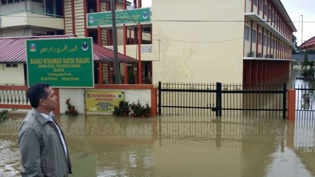 Lawatan Pengarah YIK ke Sekolah Yang Terjejas Akibat Banjir