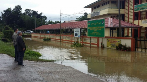 Lawatan Pengarah YIK ke Sekolah Yang Terjejas Akibat Banjir