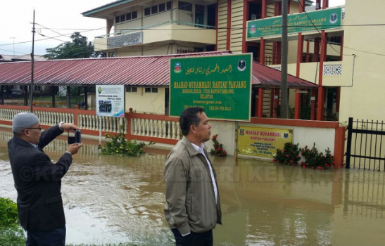 Lawatan Pengarah YIK ke Sekolah Yang Terjejas Akibat Banjir